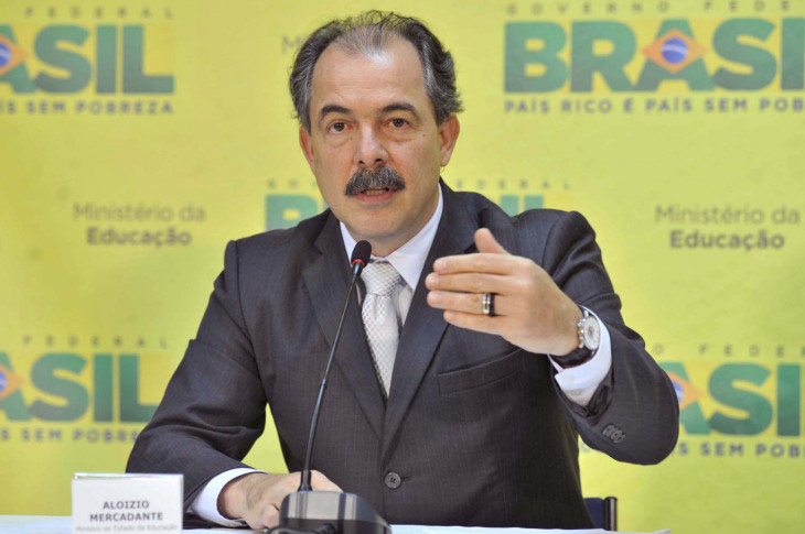 Ministro da Educação Aloizio Mercadante fez o anúncio nessa quinta-feira. Foto: José Cruz / Agência Brasil