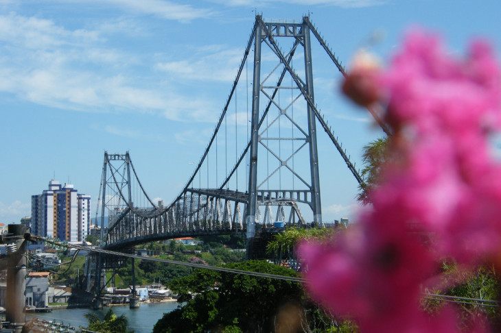 Ponte Hercílio Luz, em Florianópolis. Foto: flickr.com/photos/isadorams.