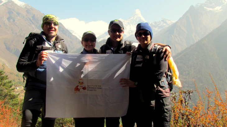 Rodrigo, Letícia, Tomás e Viviane no Everest. Foto: Arquivo Pessoal.