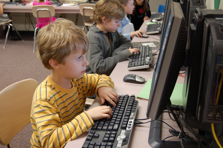 Licitação aberta para internet em escolas de 17 municípios. Foto: flickr.com/photos/kentuckycountrydayschool.