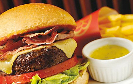 Prato do Prime Hamburger, que conta com cinco restaurantes. Foto: Reprodução.