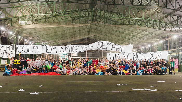 Quem tem amigos é sempre um vencedor. Foto: Impedimento.