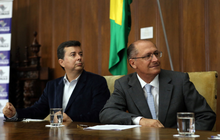 Fabio Coelho e Geraldo Alkmin durante a assinatura. Foto: A2 Fotografia / Gilberto Marques