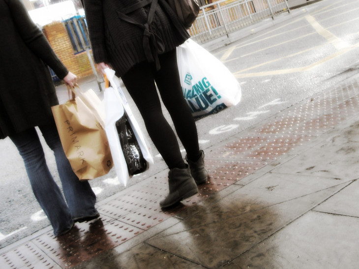 1,950 milhão de compras foram efetuadas por e-commerce. Foto: flickr.com/photos/acutetomato.