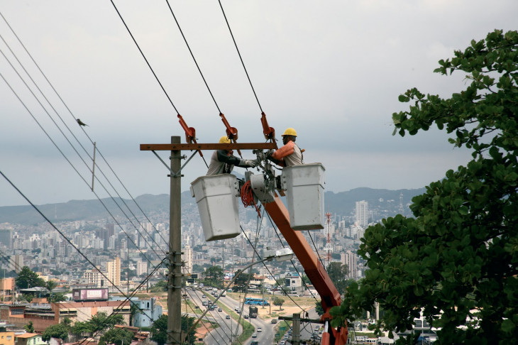 Funcionários da Cemig em ação. Foto: divulgação.