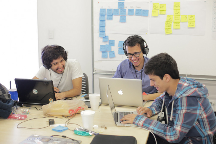 Participantes terão 54 horas para desenvolver uma startup. Foto: flickr.com/photos/cedimnews.