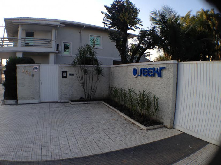 Fachada da sede da Seekr.