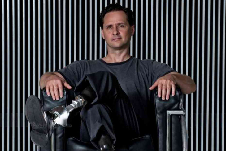 Hugh Herr e suas pernas biomecânicas. Foto: NPR.