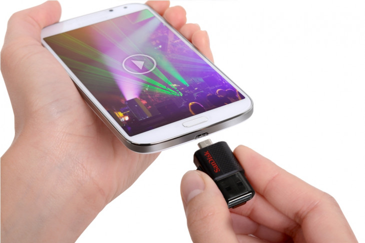Ultra Dual USB faz transferência de smartphones e tablets Android. Foto: Divulgação.