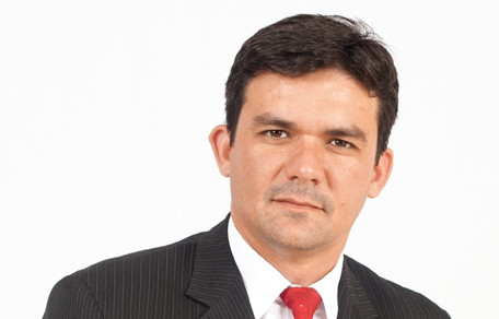 Edson Gonçalves.