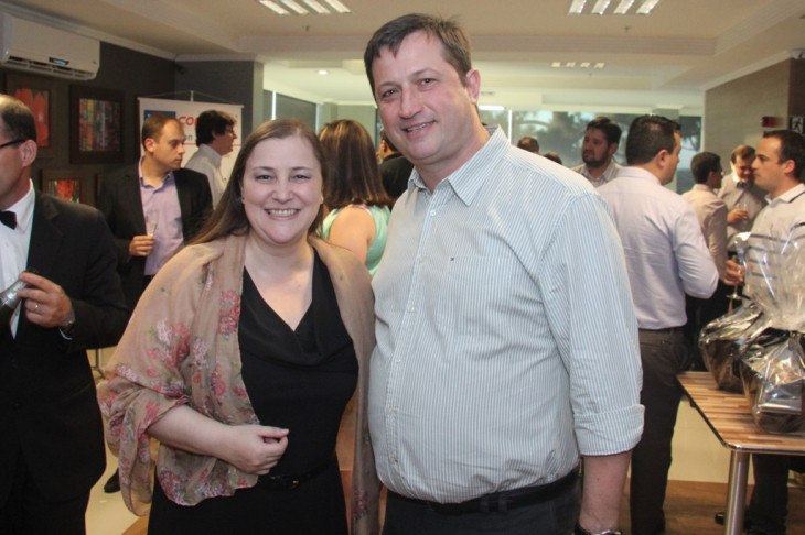 Sílvia Somenzi, diretora presidente da Soluzzione, e com Luiz Felipe Lopes, presidente do Gtisul. Foto: Divulgação.