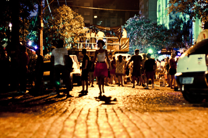 Cidade Baixa é o bairro boêmio de Porto Alegre. Foto: flickr.com/photos/nathischneider