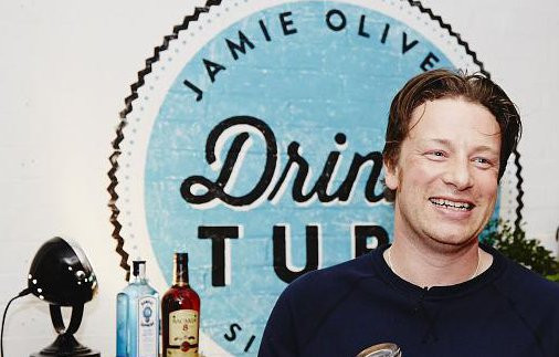 Jamie Oliver tem parceria com Bacardi. Foto: Divulgação.