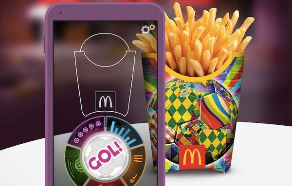 App transforma pacote de batatas-fritas em alvo. Foto: Divulgação.