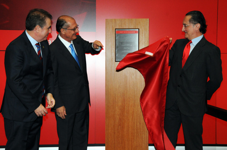 Jesus Zabalza, do Santander, inaugura o data center com o governador Geraldo Alkmin e o prefeito Jonas Donizette.