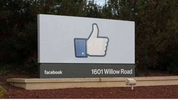 Entrada do Facebook em Menlo Park. Foto: divulgação.