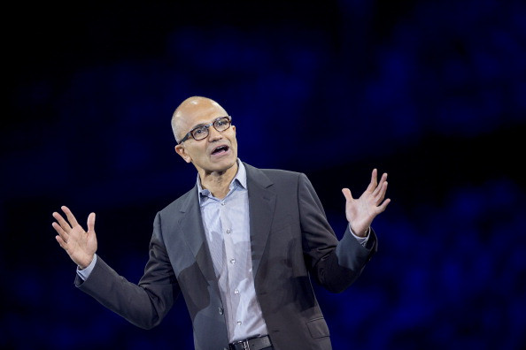 Nadella: "Nós vamos fazer um corte deeeeeeeeeeeeeese tamanho".