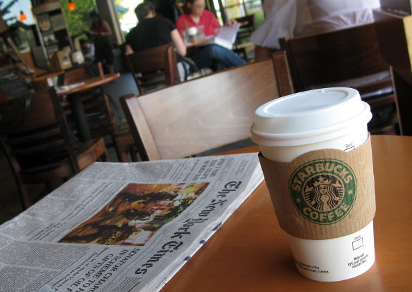 Programa não obriga que os trabalhadores sigam no Starbucks após a formatura.