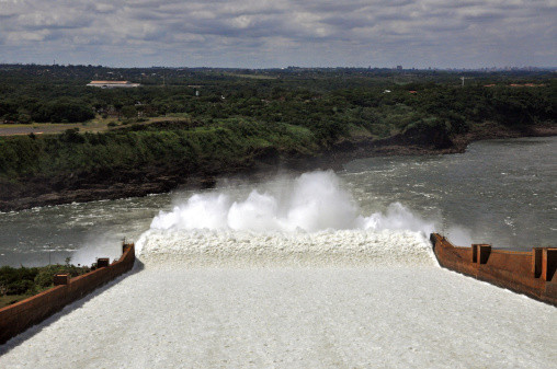 Brasil aposta em hidroelétricas.