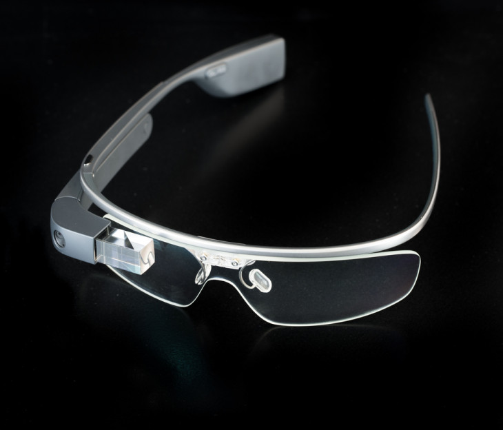 Google Glass lê QRCodes no Pontofrio para apresentar itens. Foto: Hattanas Kumchai/Shutterstock.com