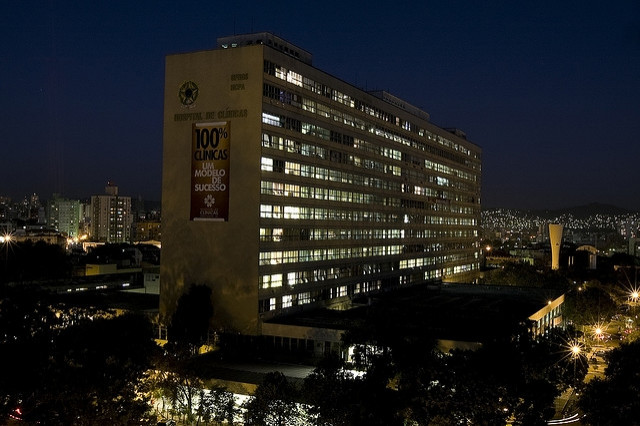 Hospital de Clínicas de Porto Alegre. Foto: .flickr.com/photos/robvini/
