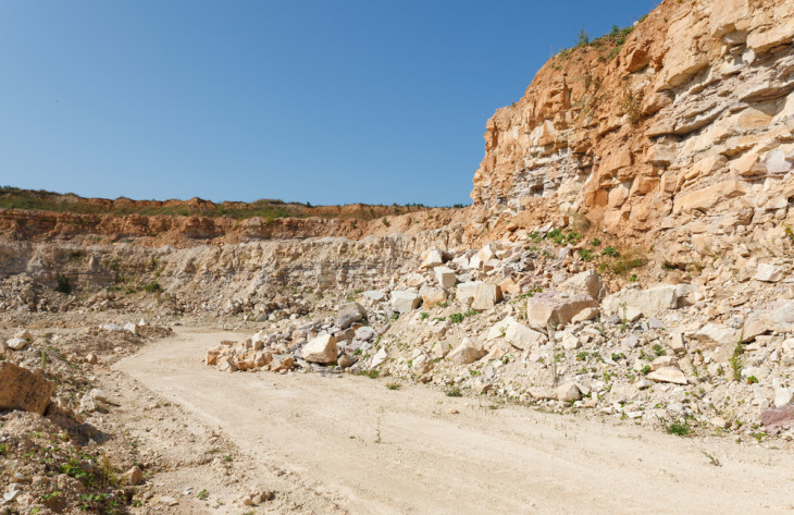 Mineração de calcário é um dos negócios da Calpar. Foto: Jenoche / Shutterstock