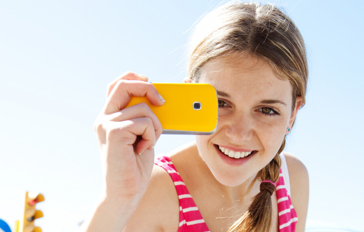 App reconhece livros fotografados. Foto: MJTH/Shutterstock.com
