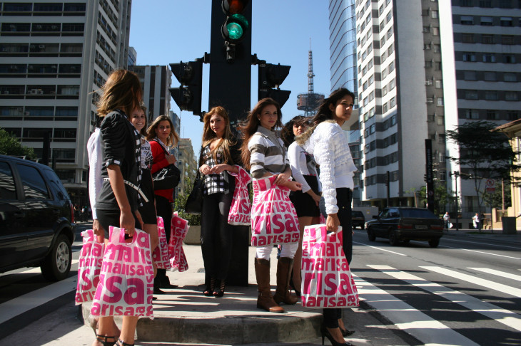 Modelos da Marisa fazem desfile promocional na Paulista. Foto: Fridatrends.com.br