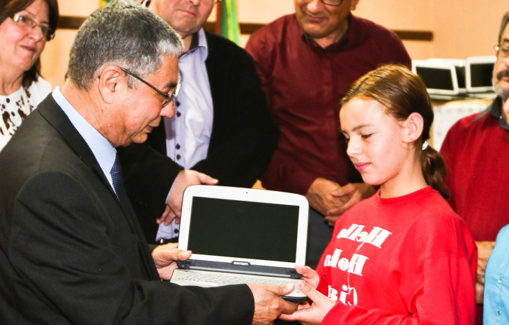 Oito escolas estaduais de Jaguarão receberam dois mil netbooks. Foto: David Alves/Palácio Piratini.