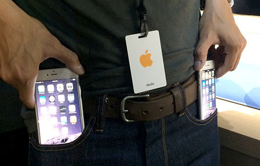 "Com o uso normal, o iPhone criar uma curva é algo extremamente raro", diz a Apple. Foto: TheWireCutter.com