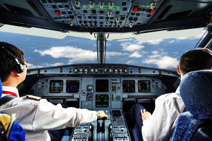O investimento tem relação com os planos do Governo de modernização do controle do tráfego aéreo. Foto: hxdyl/Shutterstock.com