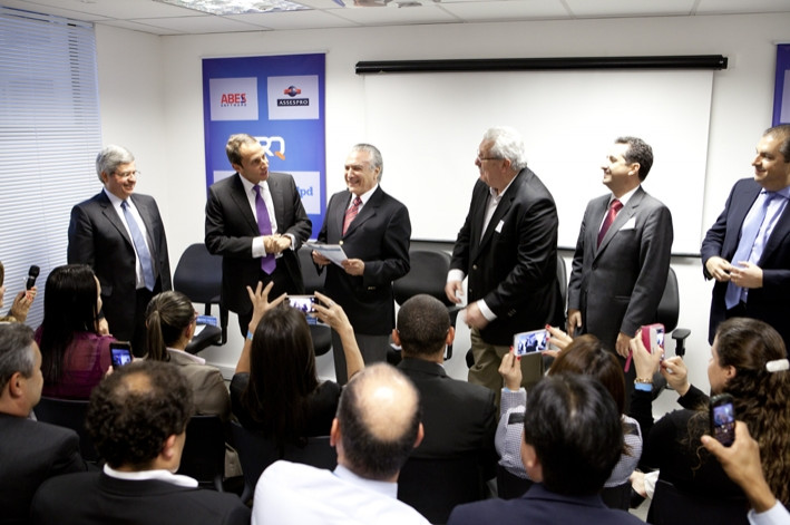 Michel Temer recebeu as propostas do setor de TI. Foto: Sindpd.