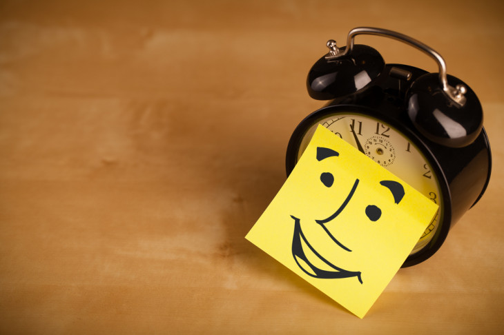 Colaboradores podem escolher o horário de entrada entre 7h e 10h da manhã. Foto: ra2studio/Shutterstock.com