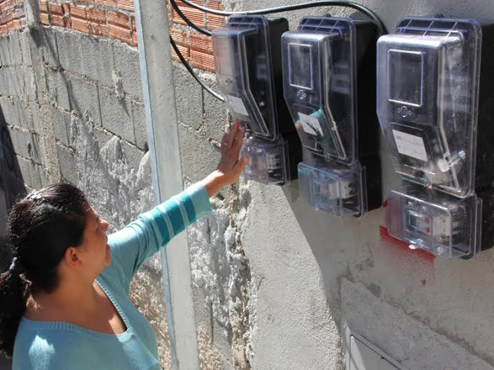 Projeto levará medidores inteligentes a comunidades de baixa renda. Foto: divulgação.