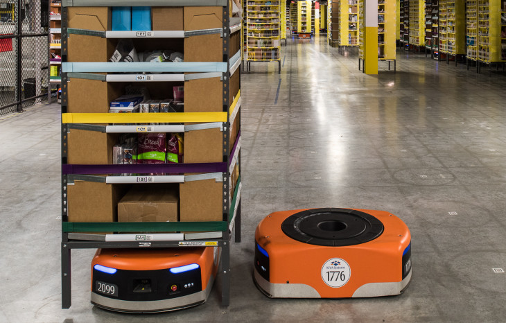 Há 15 mil robôs Kiva espalhados por 10 armazéns da Amazon. Foto: DrewKelly/Wired.