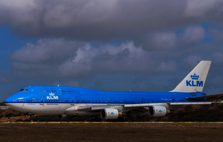 KLM vendeu passagens com até 85% de desconto por erro em e-commerce. Foto: Atosan/Shutterstock.com.