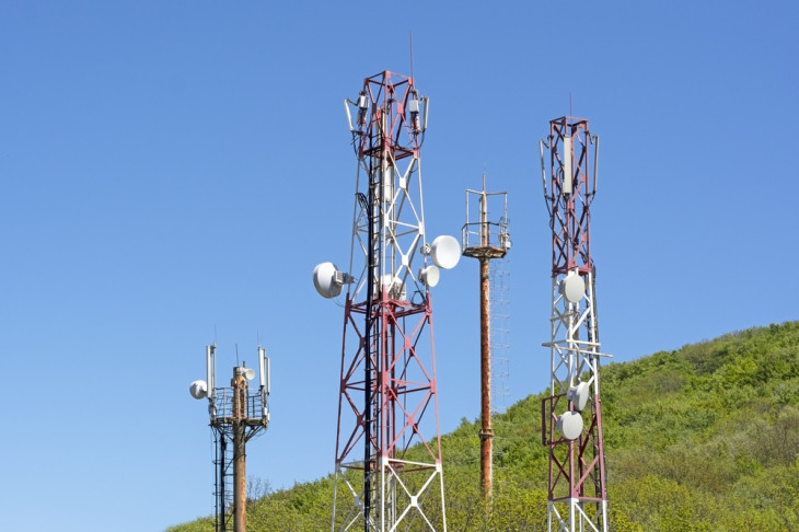 O Brasil tem quase 70 mil antenas de telefonia celular, segundo a Anatel. Foto: a_v_d/Shutterstock.com