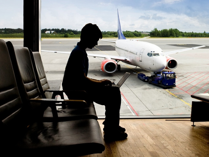 O acesso gratuito será prestado nas salas de embarque. Foto: Tyler Olson/Shutterstock.com