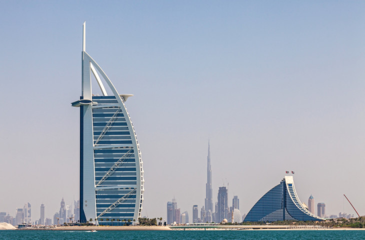 Dubai é um hub para indústrias de serviços como TI e finanças. Foto: Peter Fuchs/Shutterstock.com