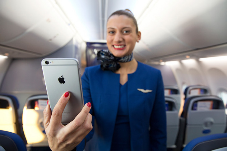 Os comissários da United vão usar os iPhones para processar as compras feitas a bordo. Foto: Divulgação.