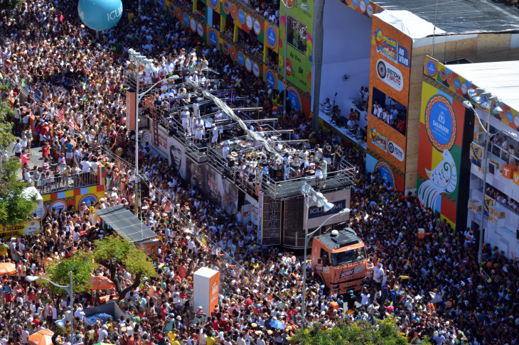 App permite localizar os foliões que estarão presentes nos mesmos blocos e festas. Foto: Max Haack/Agecom