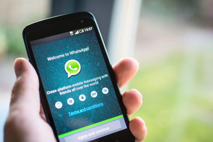 Mesmo na versão web, o smartphone precisa estar conectado à internet. Foto: Twin Design/Shutterstock.com