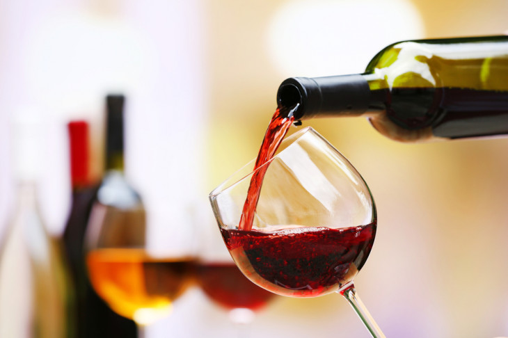A e-commerce de vinhos Vinno lançou o Sommelier Virtual. Foto: Africa Studio/Shutterstock.com