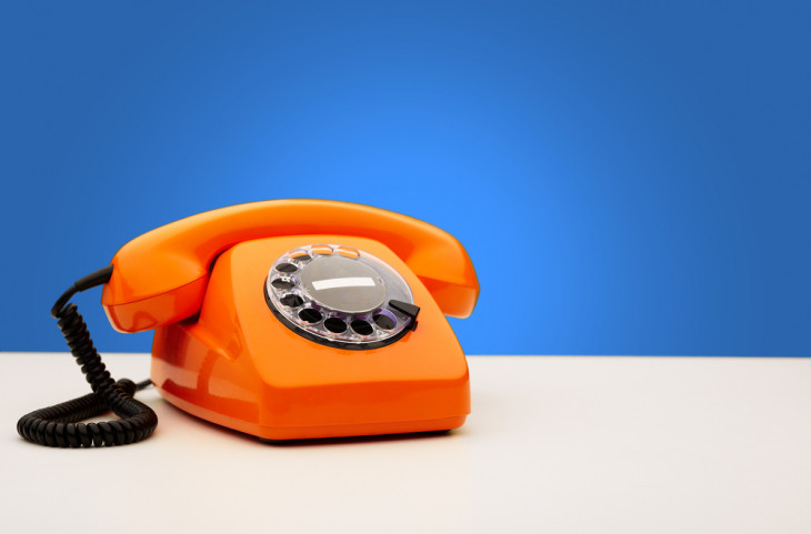 As ligações feitas de telefone fixo para móvel ficarão mais baratas. Foto: Aaron Amat/Shutterstock.