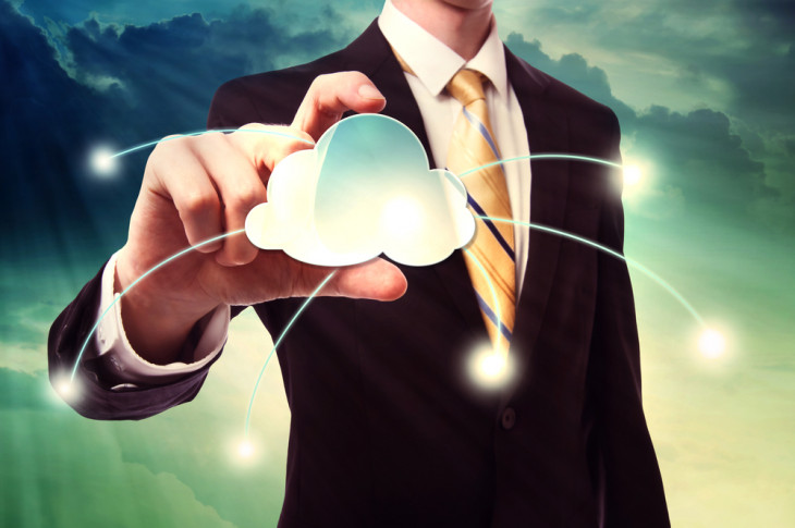 Segundo o estudo da EMC, a adoção de nuvens híbridas cresceu 9% desde 2013. Foto: Melpomene/Shutterstock.