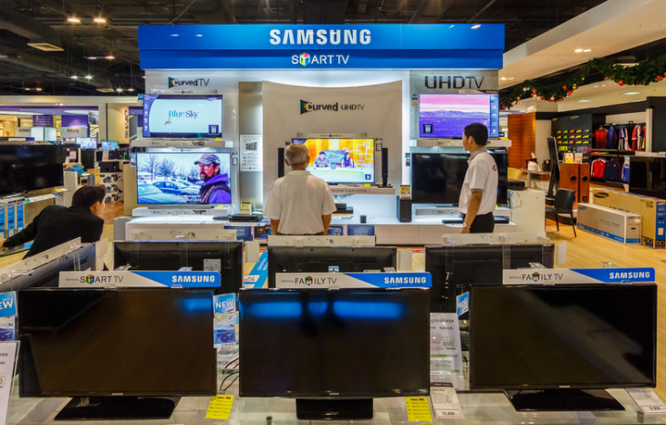 Pelo menu das Smart TVs, é possível adquirir créditos para qualquer número da Tim. Foto: Tooykrub/Shutterstock.