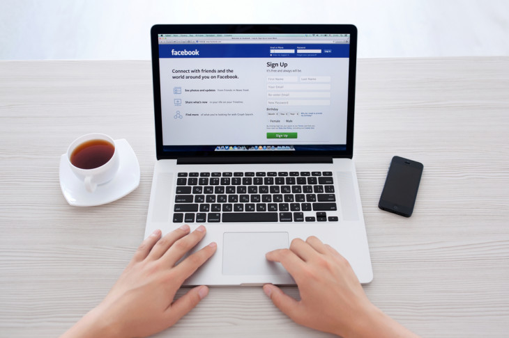 O Facebook relatou que sua base de anunciantes ativos subiu para 2 milhões. Foto: Denys Prykhodov/Shutterstock.