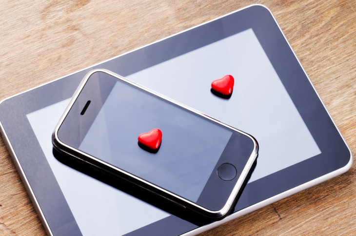 O tráfego de cadastros na plataforma mobile do Divino Amor representa 57% do total. Foto: Ahuli Labutin/Shutterstock