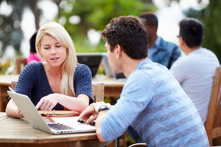 Tecnologia é cada vez mais presente na educação. Foto: Shutterstock / Monkey Business Images