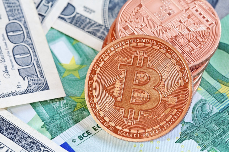 A IBM quer adotar a tecnologia do bitcoin para outras moedas. Foto: Julia Zakharova/Shutterstock.